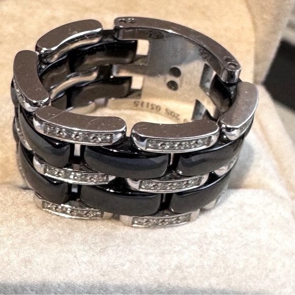 ✨ Stunning One Of A Kind CHANEL Ultra Diamond Black Ceramic 18k White Gold Ring - Picture 9 of 16